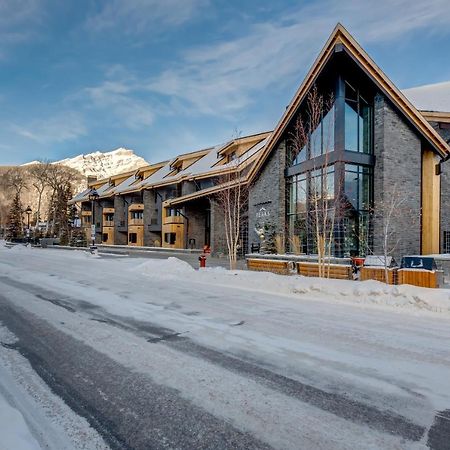 Peaks Hotel And Suites Банф Екстериор снимка