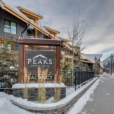 Peaks Hotel And Suites Банф Екстериор снимка