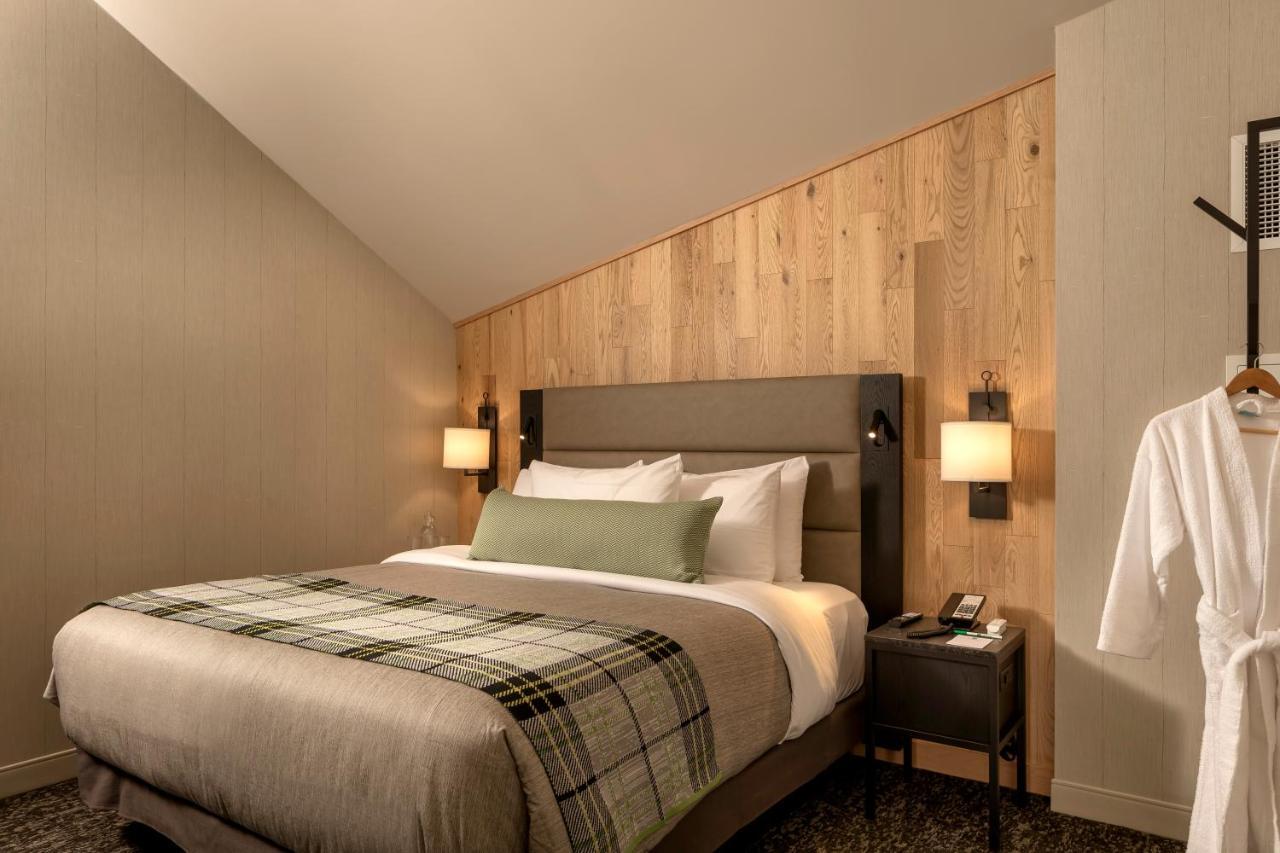 Peaks Hotel And Suites Банф Екстериор снимка