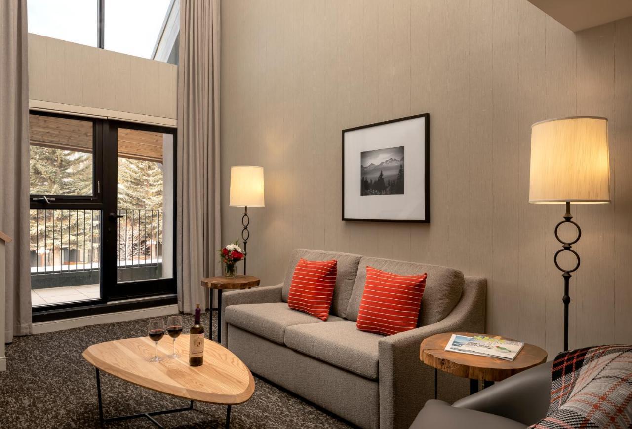 Peaks Hotel And Suites Банф Екстериор снимка