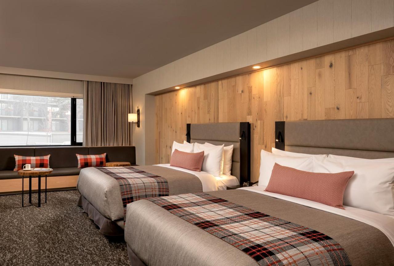 Peaks Hotel And Suites Банф Екстериор снимка