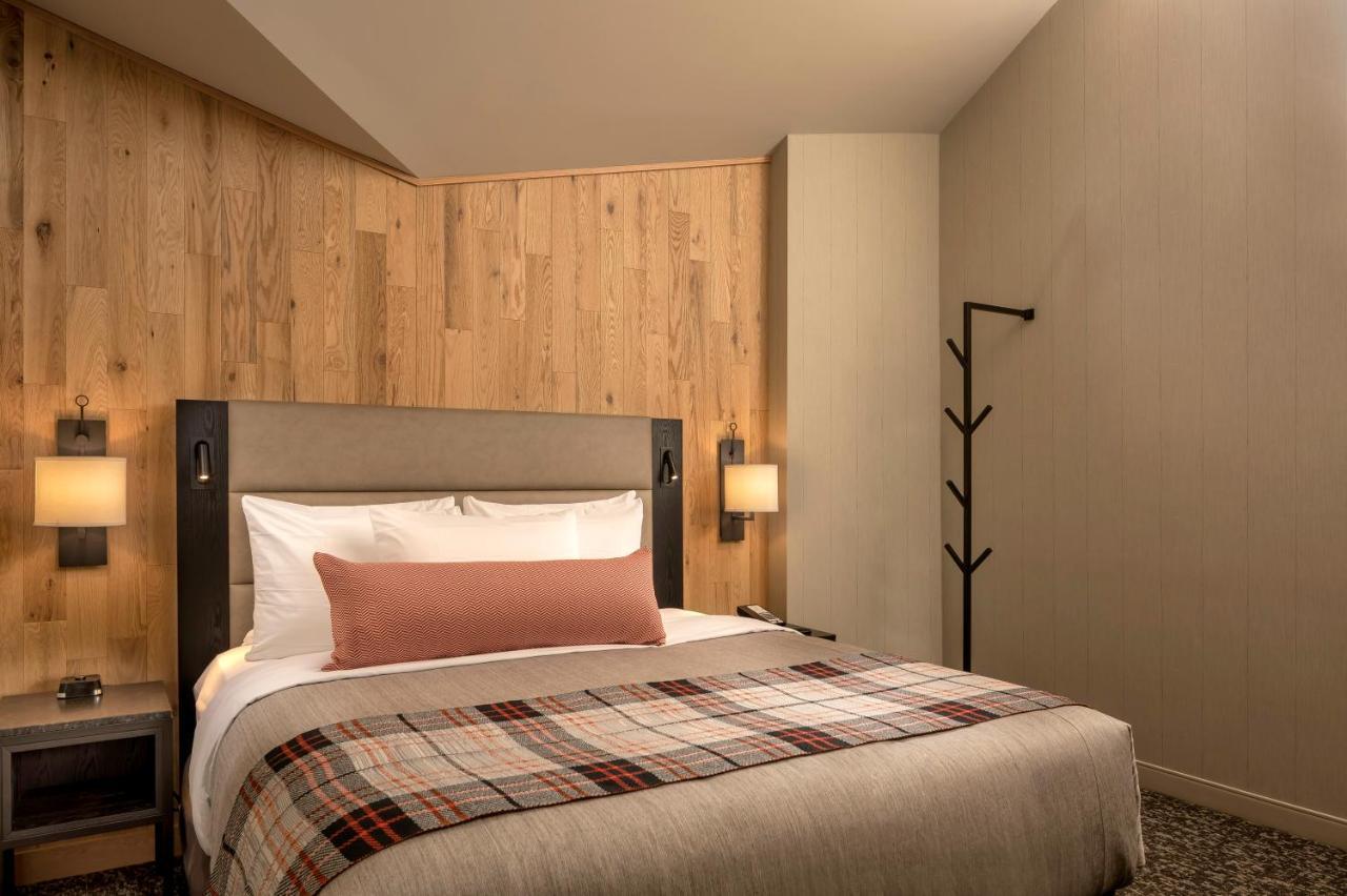 Peaks Hotel And Suites Банф Екстериор снимка