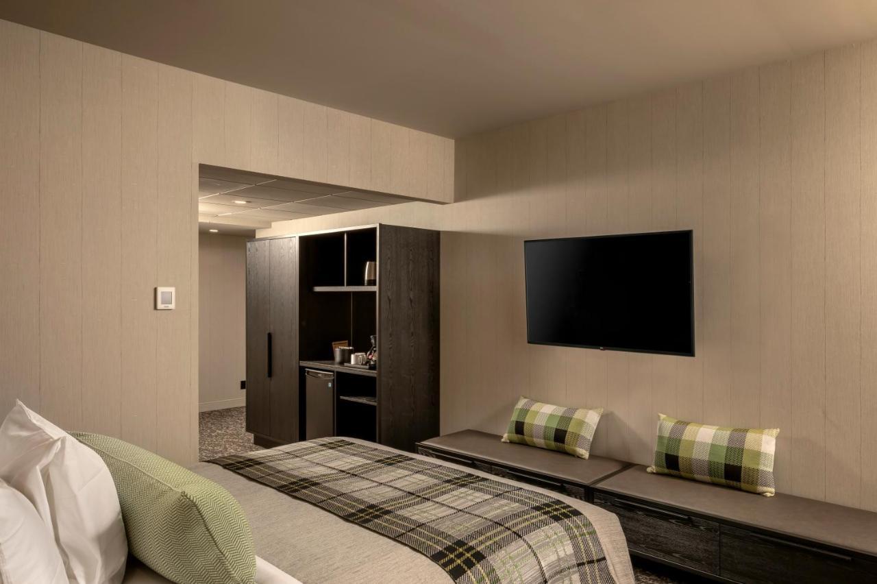 Peaks Hotel And Suites Банф Екстериор снимка