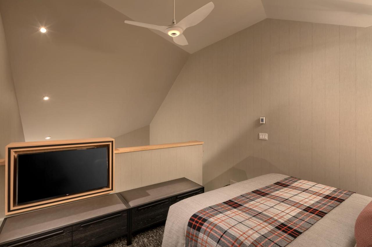 Peaks Hotel And Suites Банф Екстериор снимка