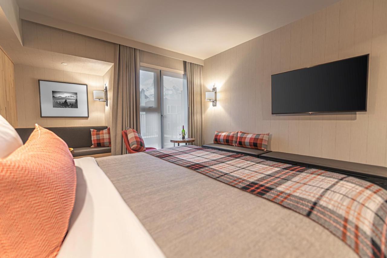 Peaks Hotel And Suites Банф Екстериор снимка