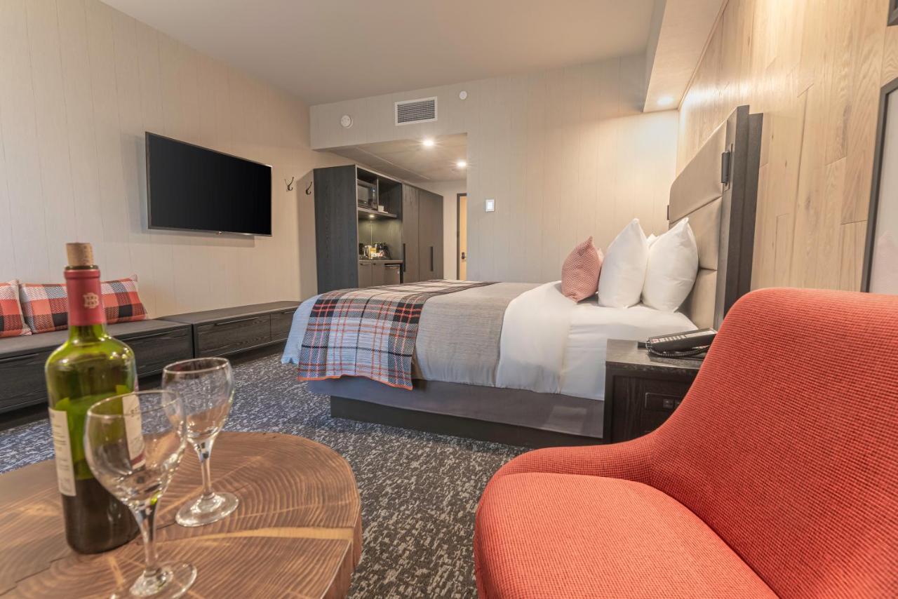 Peaks Hotel And Suites Банф Екстериор снимка