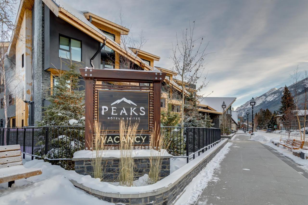 Peaks Hotel And Suites Банф Екстериор снимка