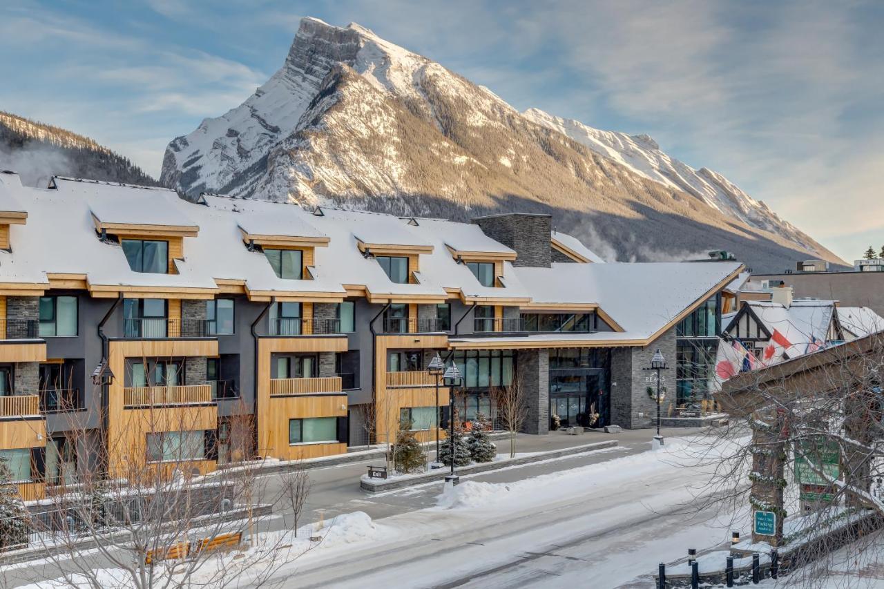 Peaks Hotel And Suites Банф Екстериор снимка
