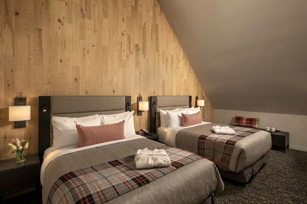 Peaks Hotel And Suites Банф Стая снимка