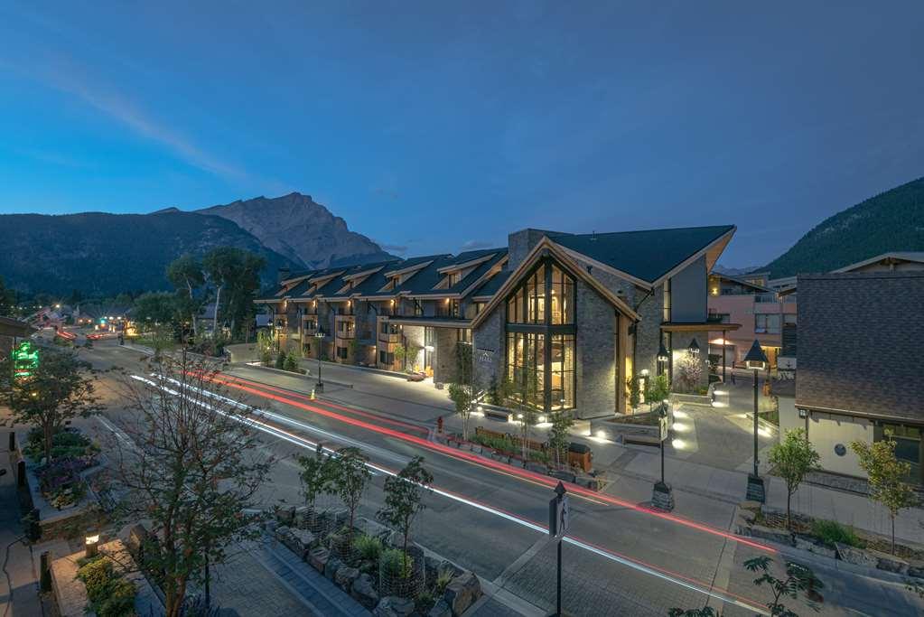 Peaks Hotel And Suites Банф Екстериор снимка