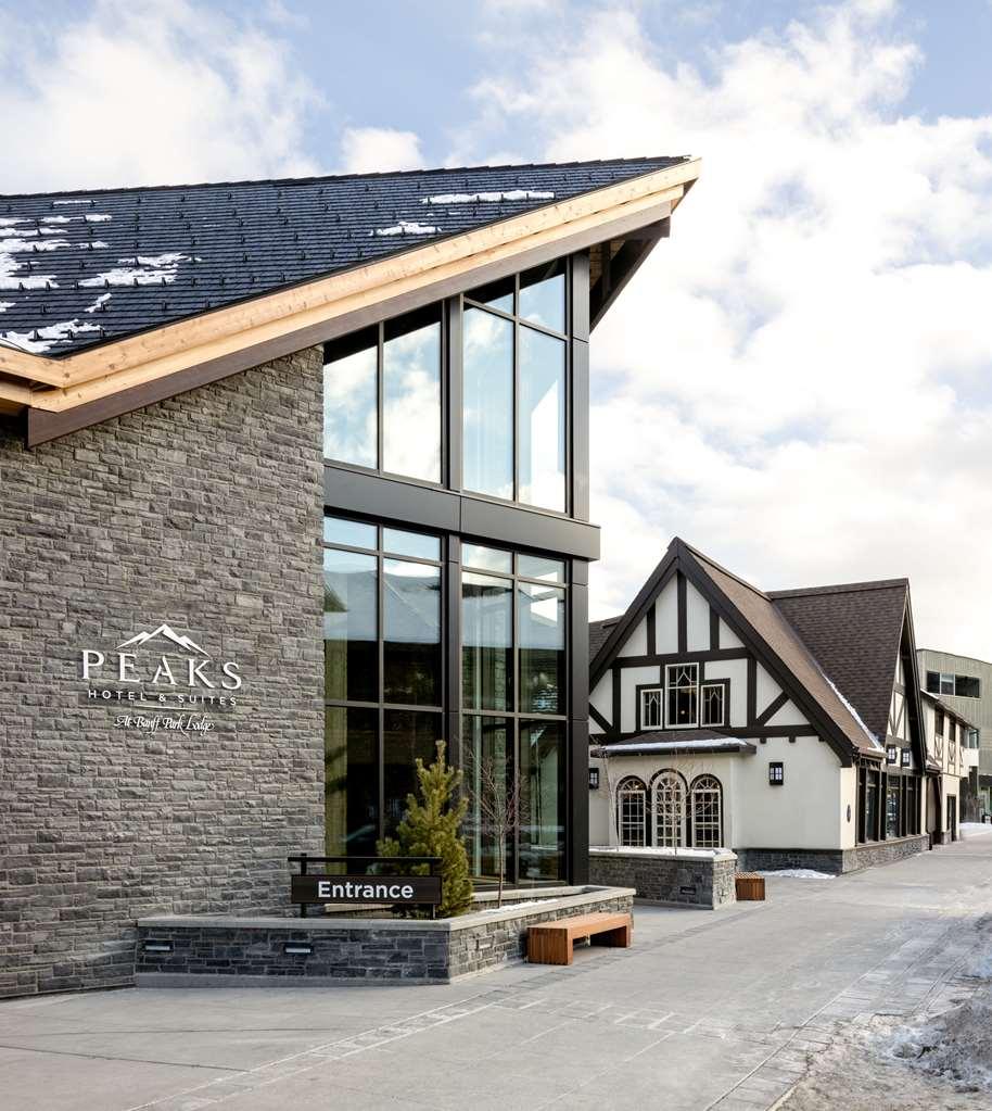 Peaks Hotel And Suites Банф Екстериор снимка